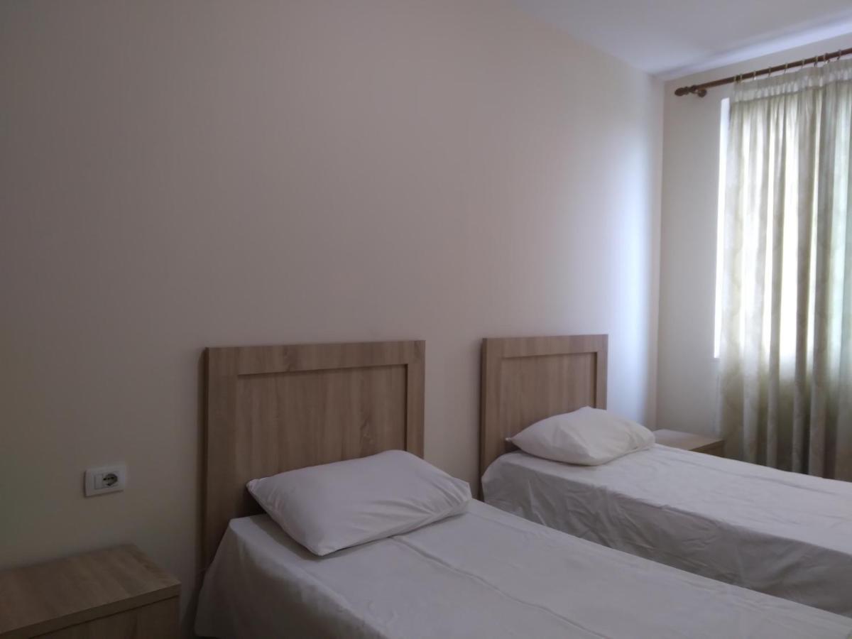 Bajovah Apartments & Restaurant Tirana Exteriör bild
