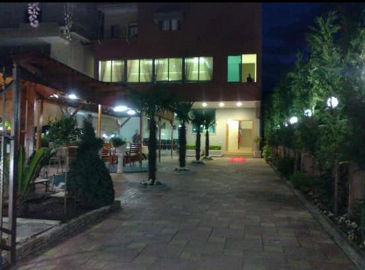 Bajovah Apartments & Restaurant Tirana Exteriör bild