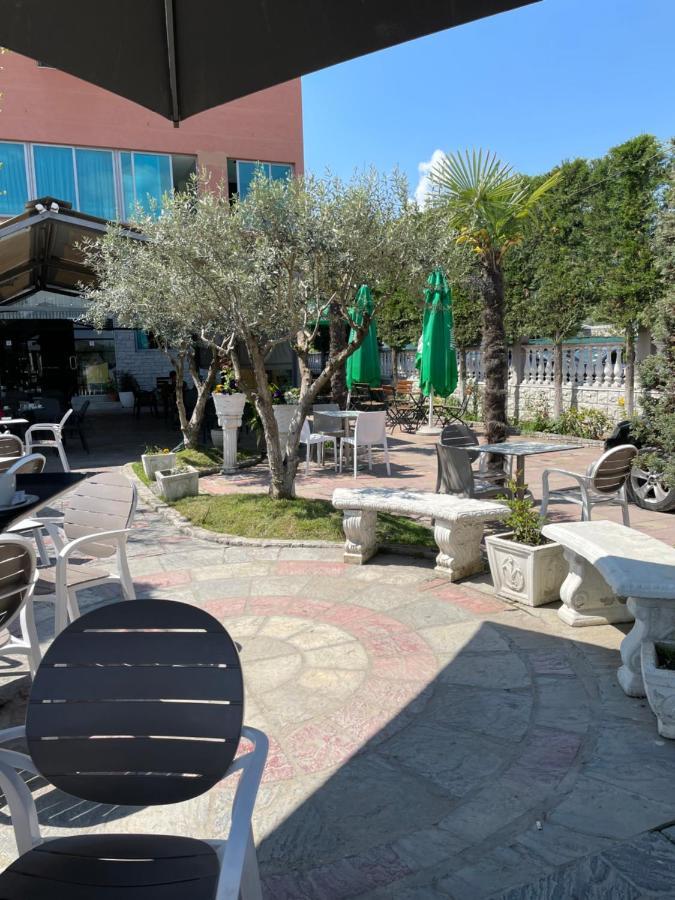 Bajovah Apartments & Restaurant Tirana Exteriör bild