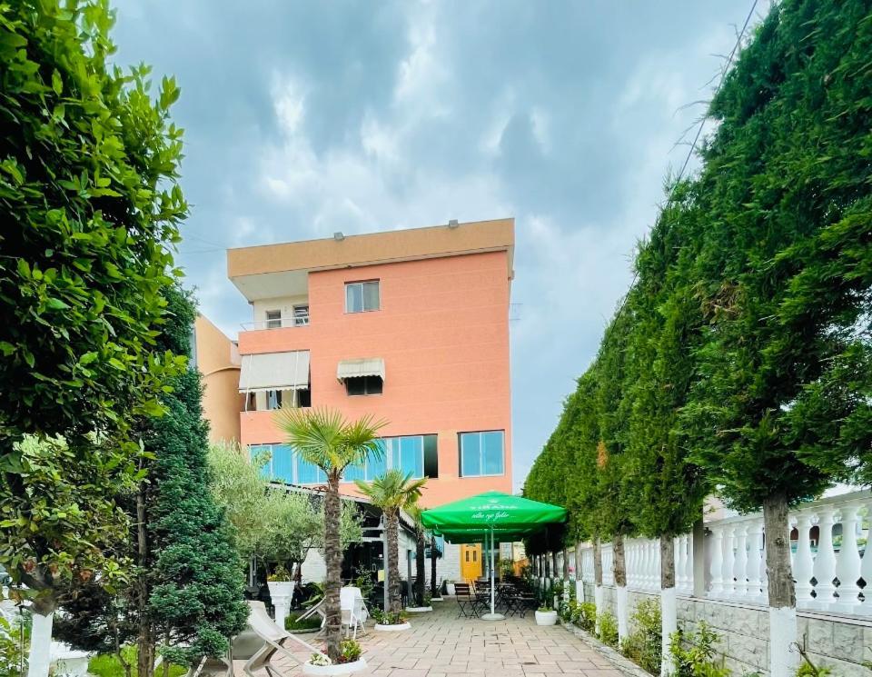 Bajovah Apartments & Restaurant Tirana Exteriör bild